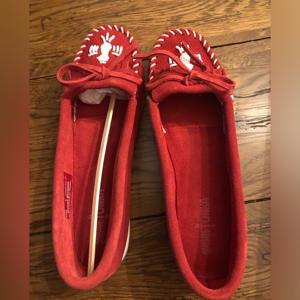 New Women’s Thunderbird II Red Minnetonka moccasins size 8.
